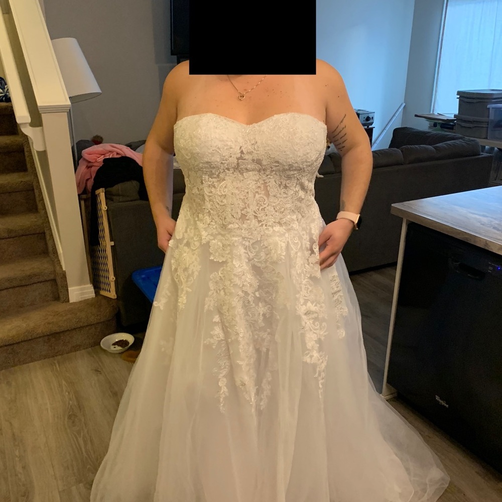 Brand New Wedding Dress with pockets.